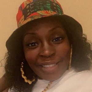 Meet your Posher, Angella